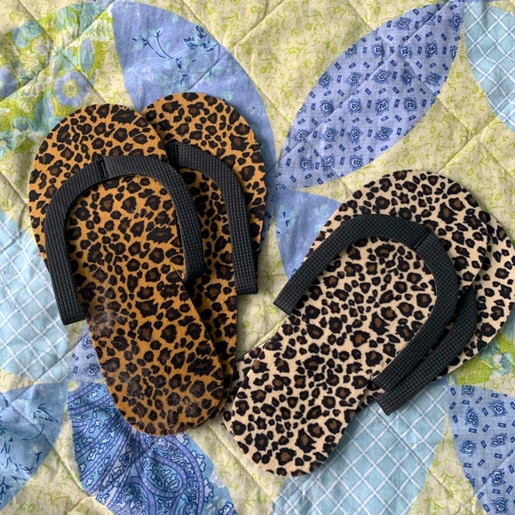 Leopard Print Flip Flops - Picture 1 of 1